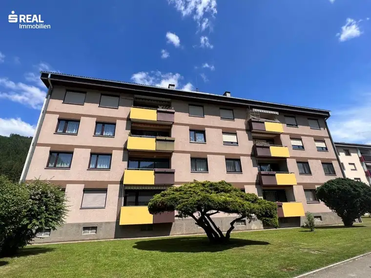 Gepflegte 3-Zimmer-Eigentumswohnung mit verglaster Loggia und Garage