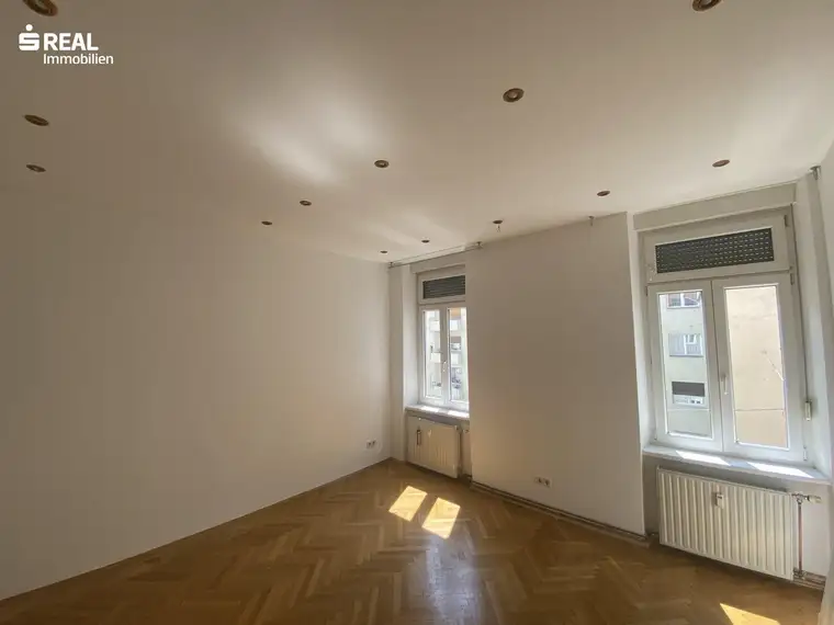 Zentrum: Charmante 3-Zimmer-Wohnung mit Balkon!