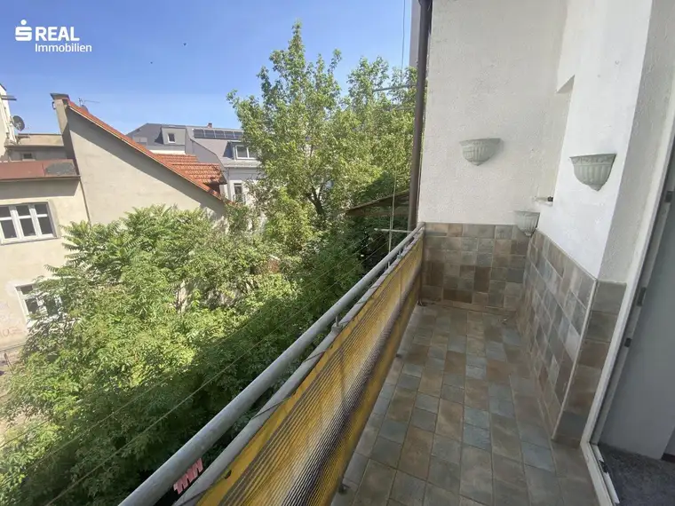 Zentrum: Charmante 3-Zimmer-Wohnung mit Balkon!