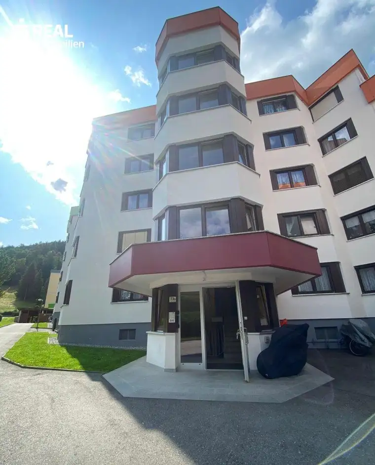 4 Zimmer Eigentumswohnung in Stadtrandlage