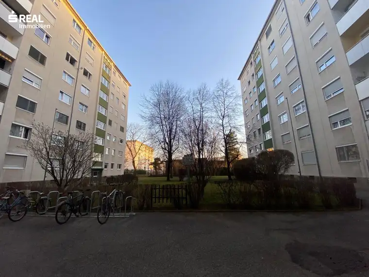 Helle 3-Zimmer-Wohnung mit 90m² und Loggia in Jakomini