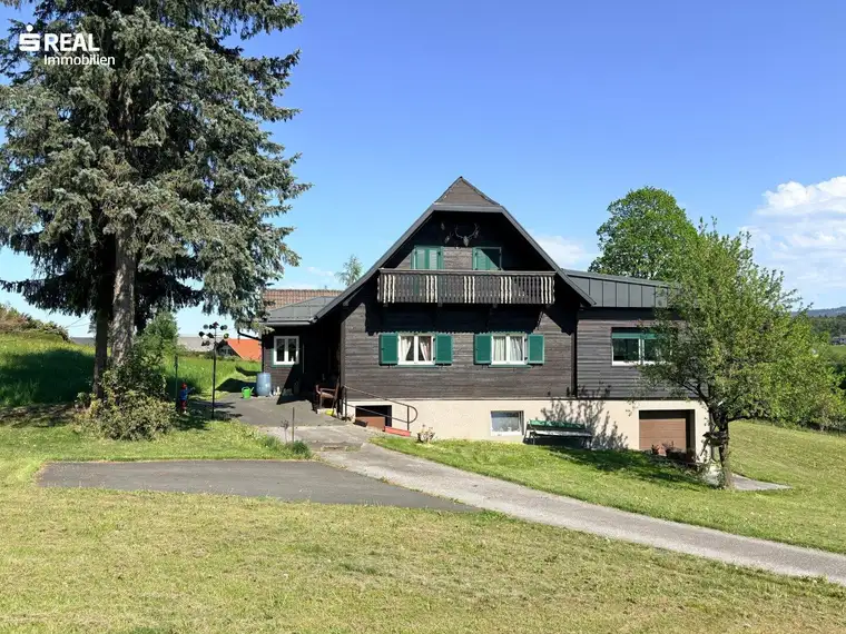 Idyllisches Anwesen mit großem Baugrundstück und Nebengebäude in sonniger Wohnlage