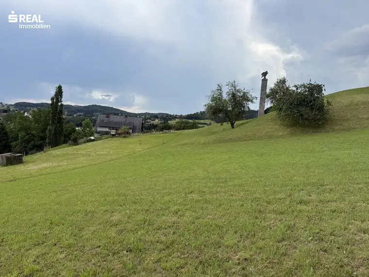 Sonniges Baugrundstück in schöner Aussichtslage