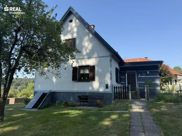 Einfamilienhaus in Lichendorf mit großem Garten, Garage &amp; Nebengebäude