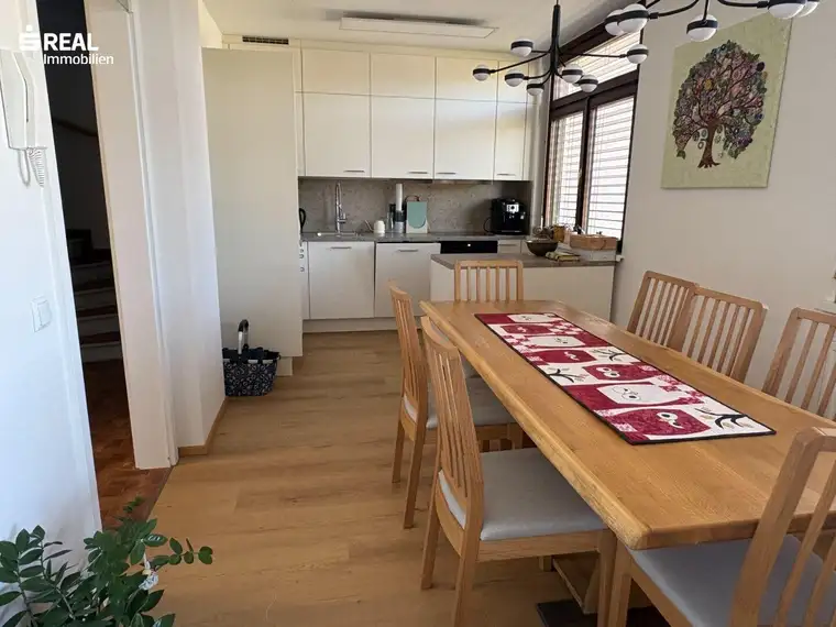 Exklusiv! Zweistöckige Penthouse-Wohnung mit zwei Balkonen &amp; großzügiger Dachterrasse in Leibnitz