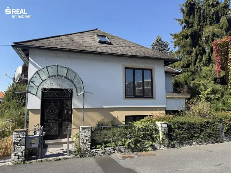 Ein großzügiges Grundstück mit Wohnhaus erwartet Sie hier im Herzen der Innenstadt