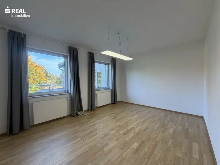 Großes Büro mit 5 Zimmern, Außenflächen, Carports und bester Verkehrsanbindung bei Gleisdorf