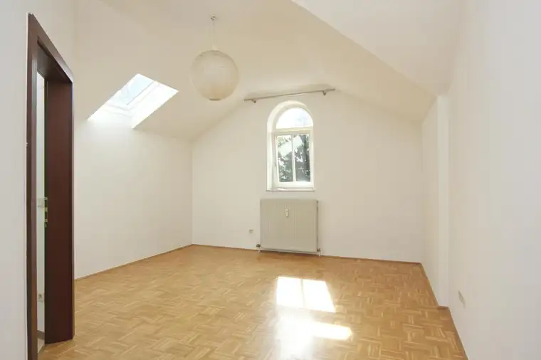 2 ZIMMER DACHGESCHOSSWOHNUNGMAXGLAN