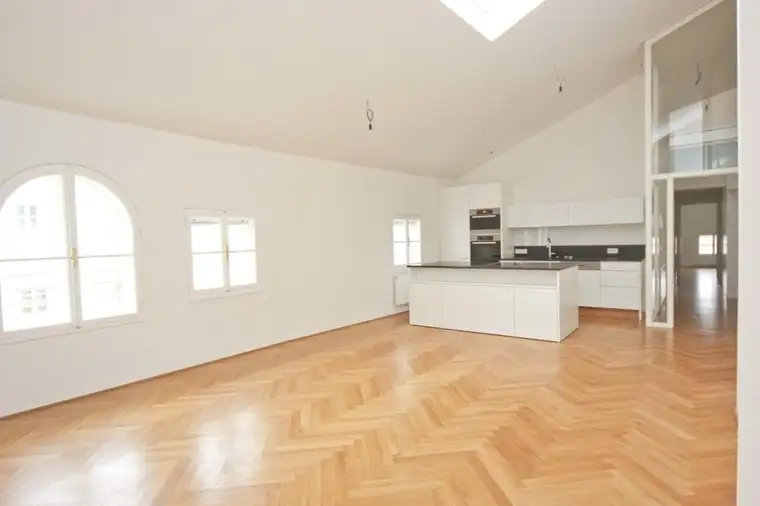 3 - ZIMMER - ALTSTADTWOHNUNG MIT GALERIE