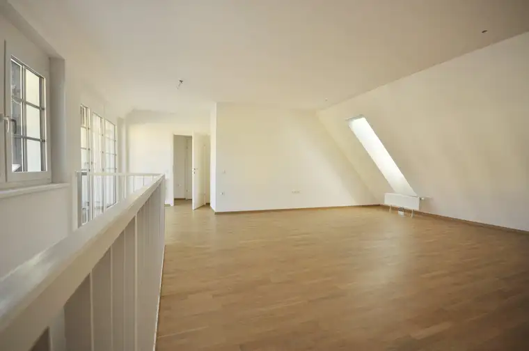 Unbefristeter WG-Traum im Biedermeier-Schlössl – 5-Zimmer-Maisonette mit 2 Bädern und großzügiger Terrasse!