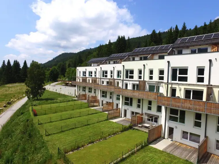 Jetzt unser Monatsspecial entdecken! Die Gartenmaisonette mit unverbaubarem Ausblick!