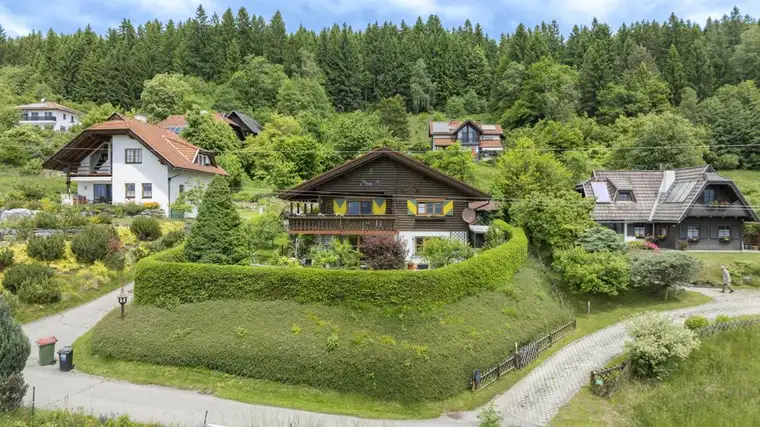 Uriges Wohnhaus in sonniger Aussichtslage – Gepflegter Rückzugsort mit Panoramablick!