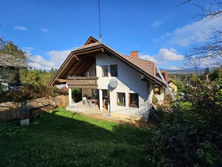 Wohnhaus mit Doppelgarage in ruhiger, sonniger Lage nahe Velden am Wörthersee