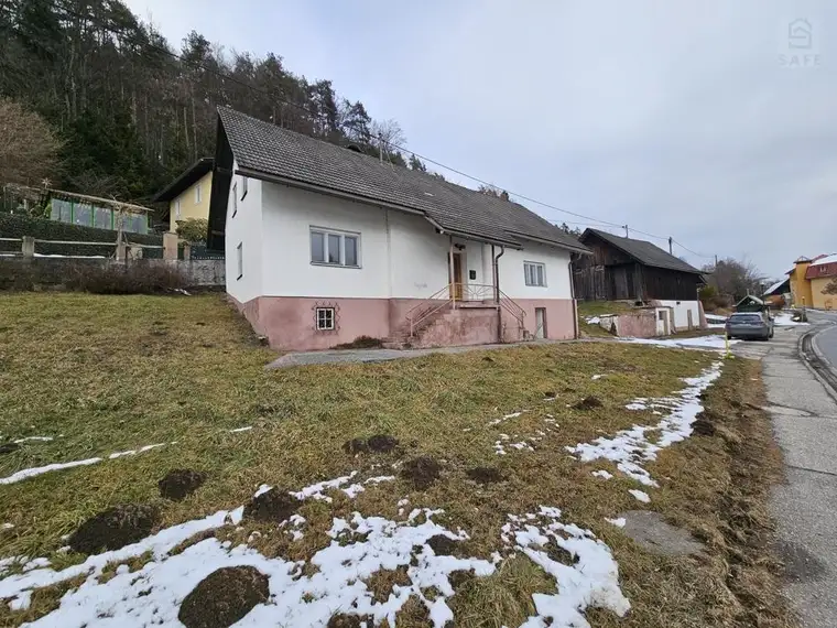 Velden-Kranzelhofen: 1.301 m² Bauland in Südlage mit Karawankenblick, Altbestand und Stadl!
