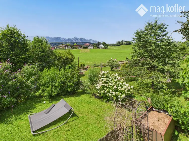 Wohnen mit Weitblick auf der Letze in Feldkirch – Zweifamilienhaus mit Gartenidylle