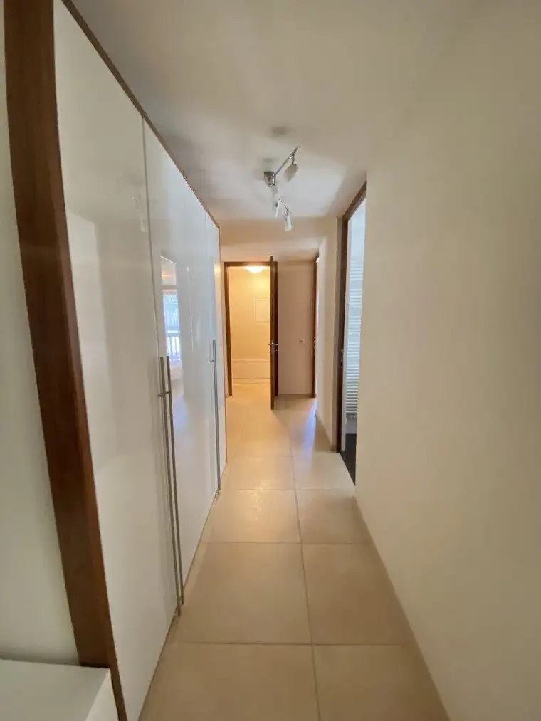 Ihr neues Zuhause in St. Anton im Montafon – Möblierte 3-Zimmerwohnung mit Balkon und zwei Tiefgaragenplätzen zu vermieten!