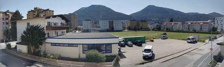 Große Gewerbe/Geschäftsfläche mit Parkplatz in zentraler Stadtlage günstig zu vermieten!