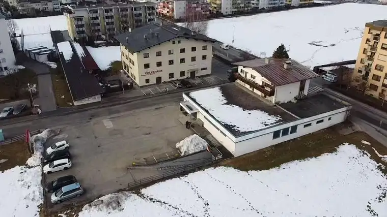 Große Gewerbe/Geschäftsfläche mit Parkplatz in zentraler Stadtlage günstig zu vermieten!