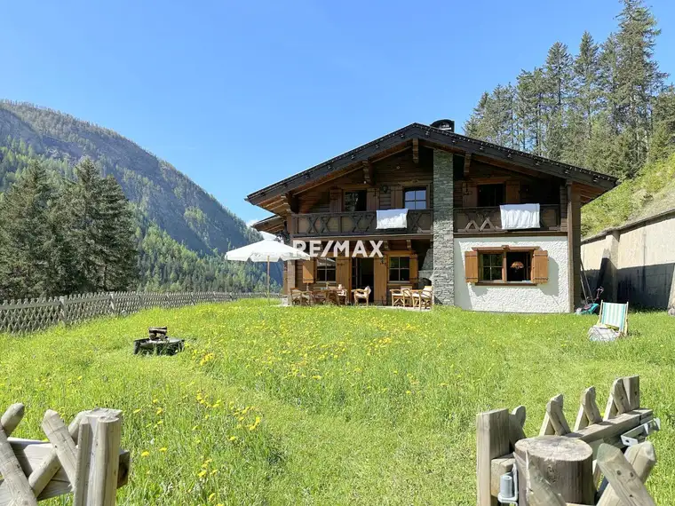 High-Class Holiday Residence! Secluded location and rarity in the National Park Hohe Tauern