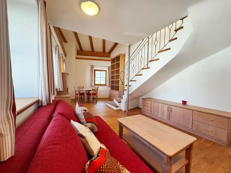 Hippe Dachgeschoß-Wohnung in bester Ruhelage von Innsbruck.