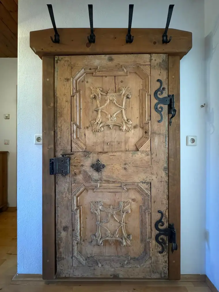 Dachgeschosswohnung in unmittelbarer Nähe von Schulen, Zentrum und Ruhelage.