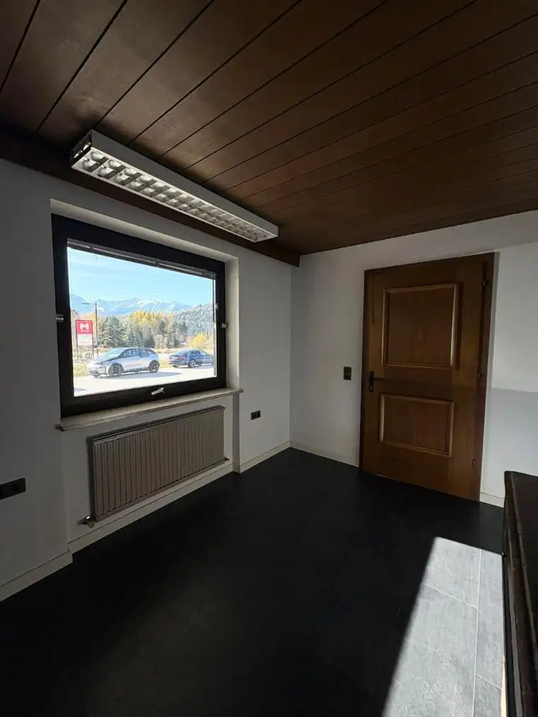 Kleinbüro. EUR 330,00. Sofort beziehbar.