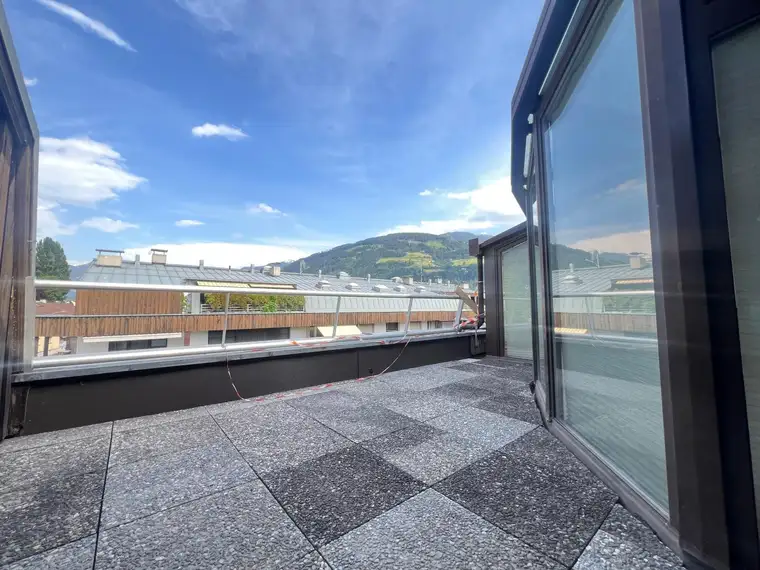 Helle 3-Raum Wohnung mit Terrasse!