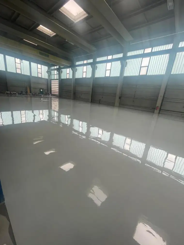 Gewerbehalle. Deckenkran. 8m Raumhöhe.