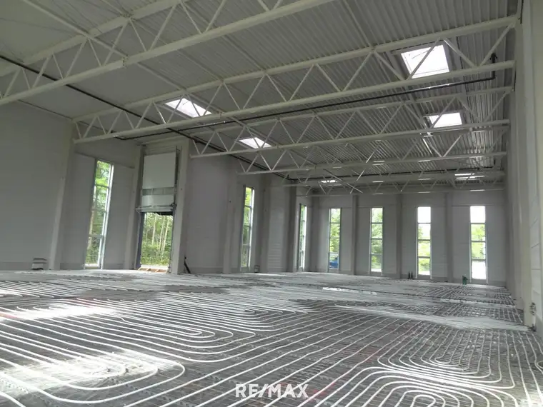 Zwei neue bzw. neuwertige Gewerbehallen gelangen im Gewerbegebiet von Wattens zur Vermietung - auch einzeln anmietbar