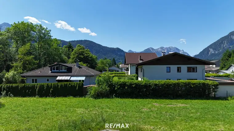 Raum für Träume – Baugrundstück mit Weitblick in Lechaschau zum Kaufen!