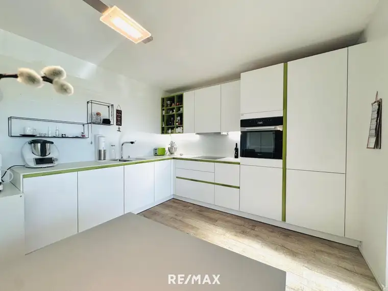 Familienfreundliche 4-Zimmer-Wohnung mit Tiefgaragenabstellplatz, Loggia, Gartenanlage &amp; nachhaltiger Heizung