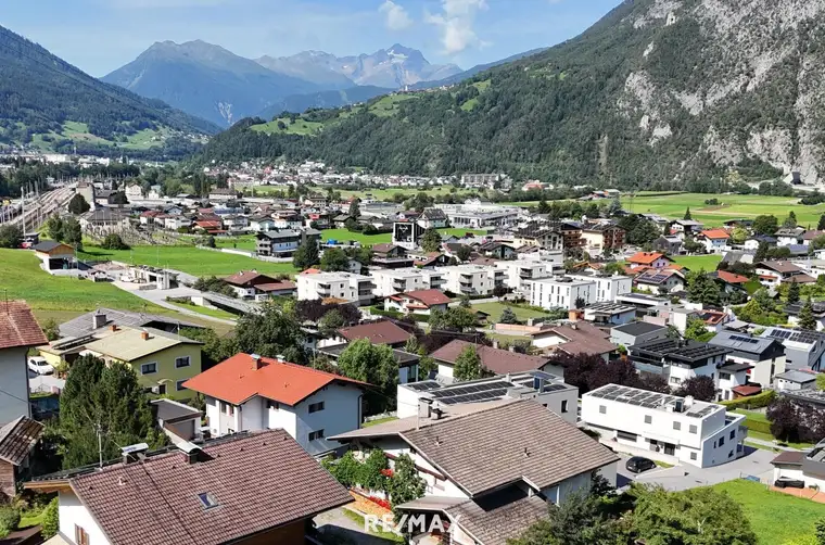 Sensationelle Gelegenheit: 303 m² Baugrund mit Garage in bester Lage von Zams!