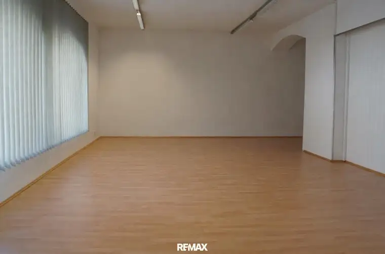 Gut sichtbare Büro- bzw. Geschäftsfläche an der Haller Straße in Innsbruck zu vermieten