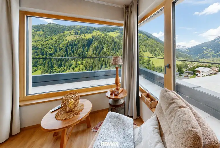 Exklusives 3-Zimmer-Apartment mit Garage &amp; spektakulärem Panoramablick in See (Top 1)