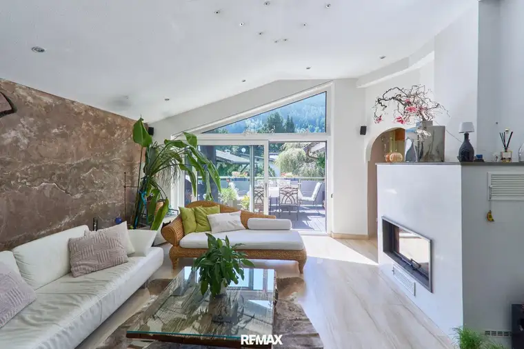 Großzügige 4-Zimmer-Wohnung mit Südterrasse, Garage &amp; Blick ins Grüne