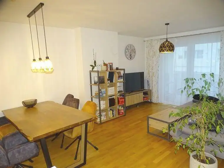 3 ZIMMER - HAUPTPLATZ - TIEFGARAGE