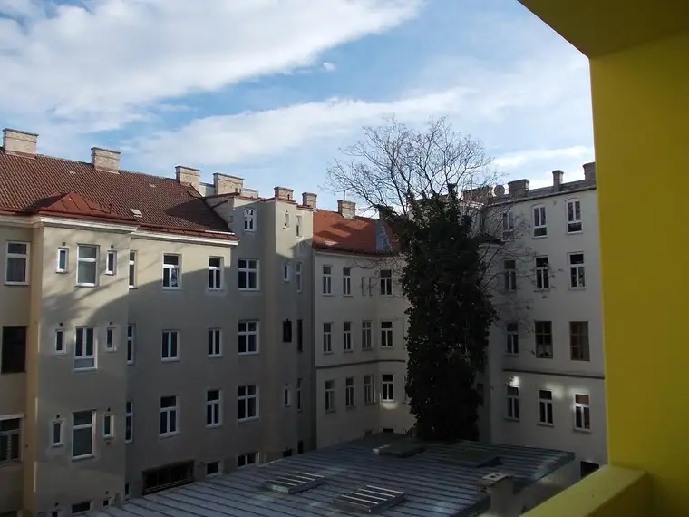 KASTNERGASSE, bezaubernde in absoluter Ruhelage gelegene 2-Zimmerwohnung mit Balkon im Herzen von Hernals