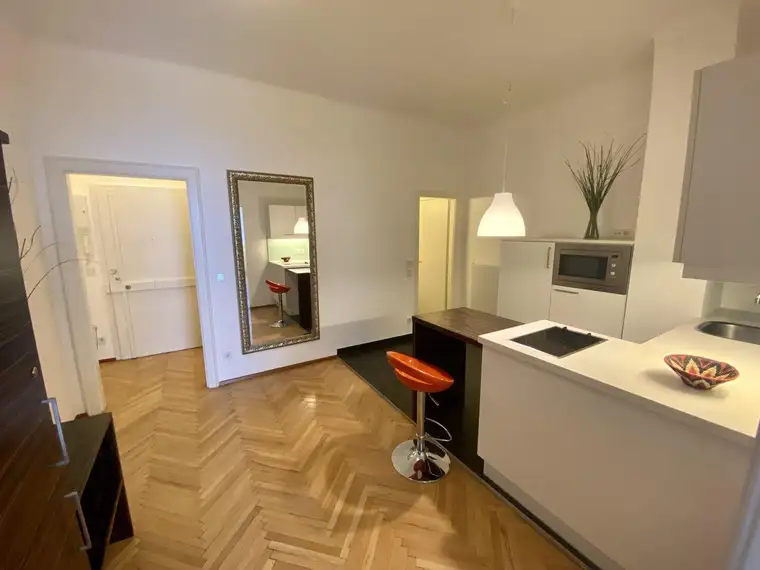Studio Apartment vis á vis der Oper! Beste Lage!