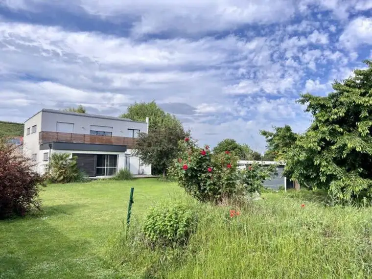 SÜDSEITIG ausgerichtetets Einfamilienhaus mit großem Garten zu verkaufen