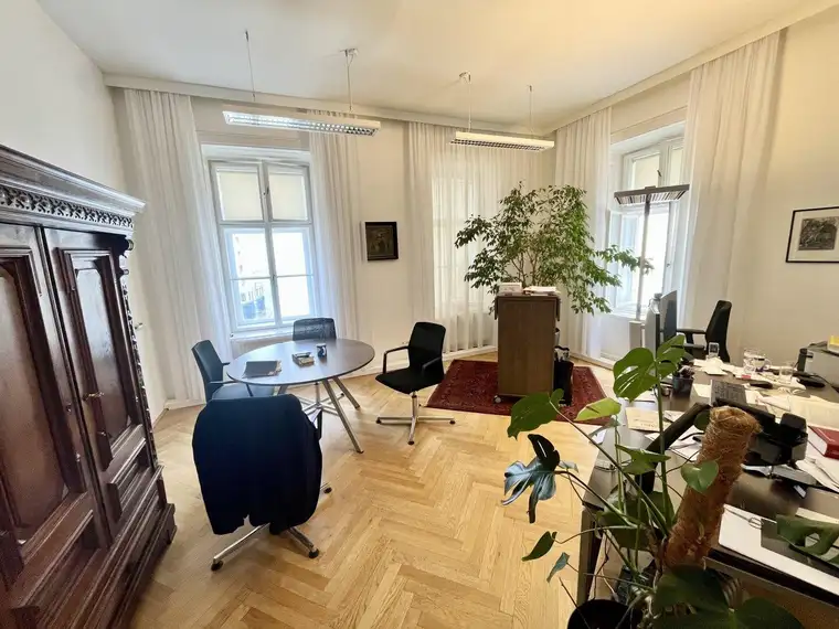 Repräsentatives Altbaubüro in bester Innenstadtlage!