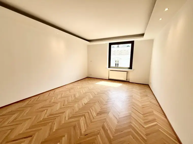 Studio Apartment vis á vis der Oper! Beste Lage!
