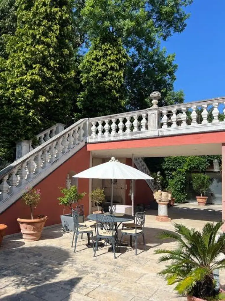 HINTERBRÜHL - RARITÄT ! SCHÖNE VILLA MIT PRACHTVOLLEM ALTBAUMBESTAND IN TOP ZUSTAND ZUM VERKAUF