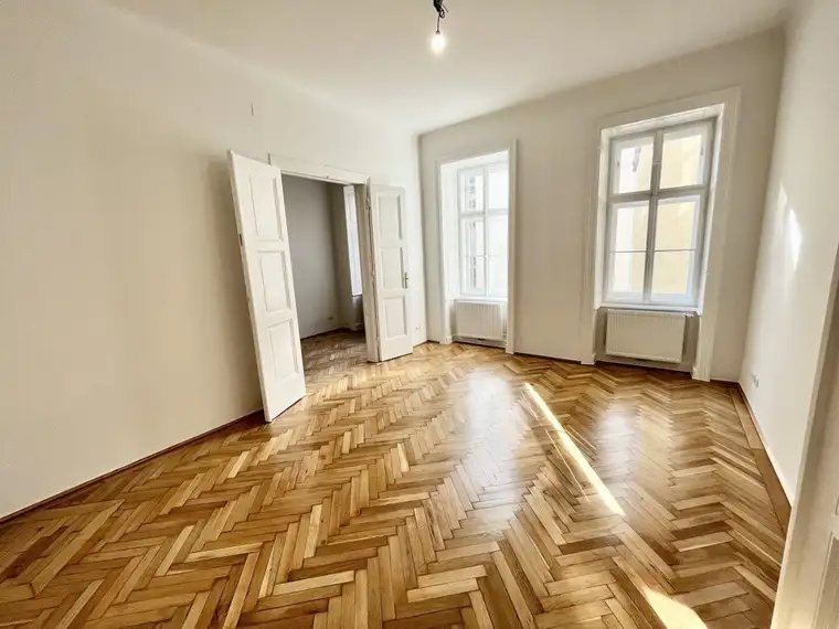 Generalsaniertes Altbaubüro in ruhiger Innenstadtlage!
