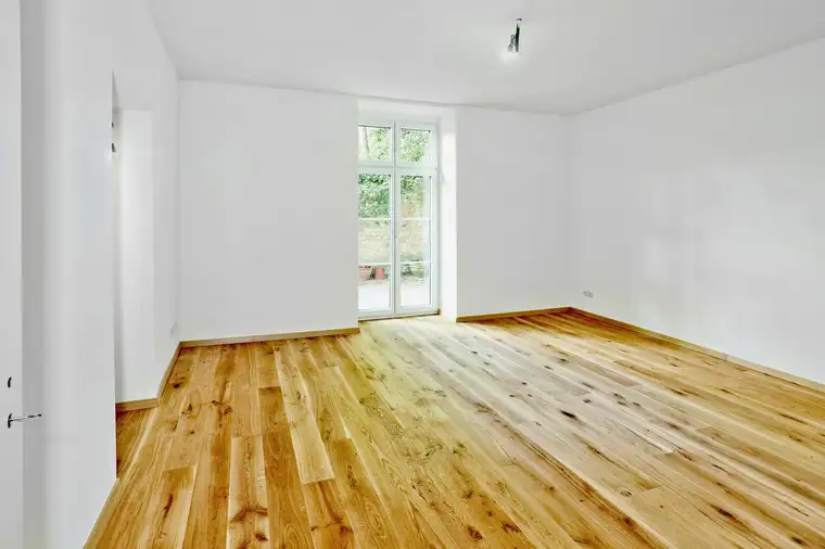 Generalsanierte Wohnung in absoluter Ruhelage!