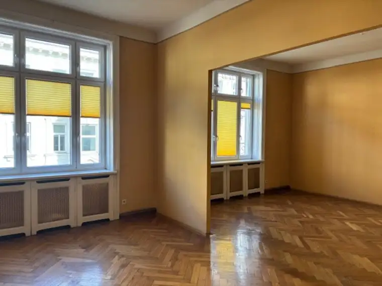Renovierungsbedürftige Altbauwohnung in ruhiger Lage!