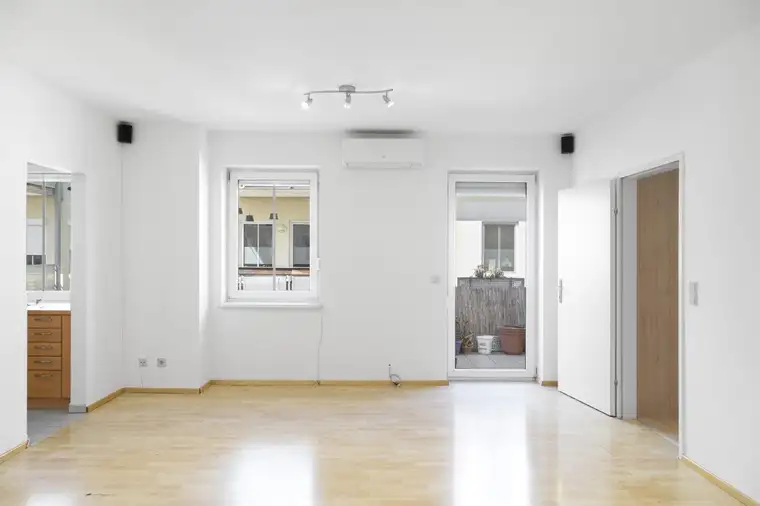 2-Zimmer-Wohnung in ruhiger Lage – Balkon, Klima &amp; Garagenplatz