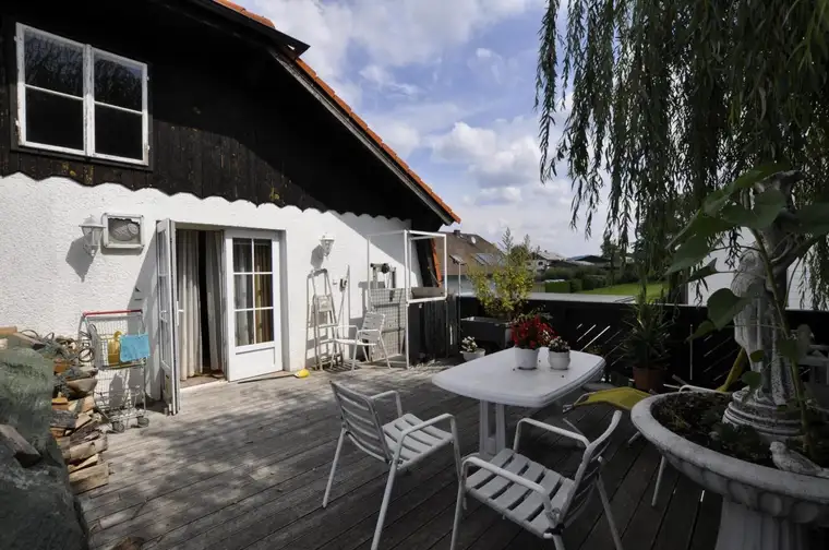 Schönes, großzügiges Zweifamilienhaus mit großen Garagen am Tor zur Wachau