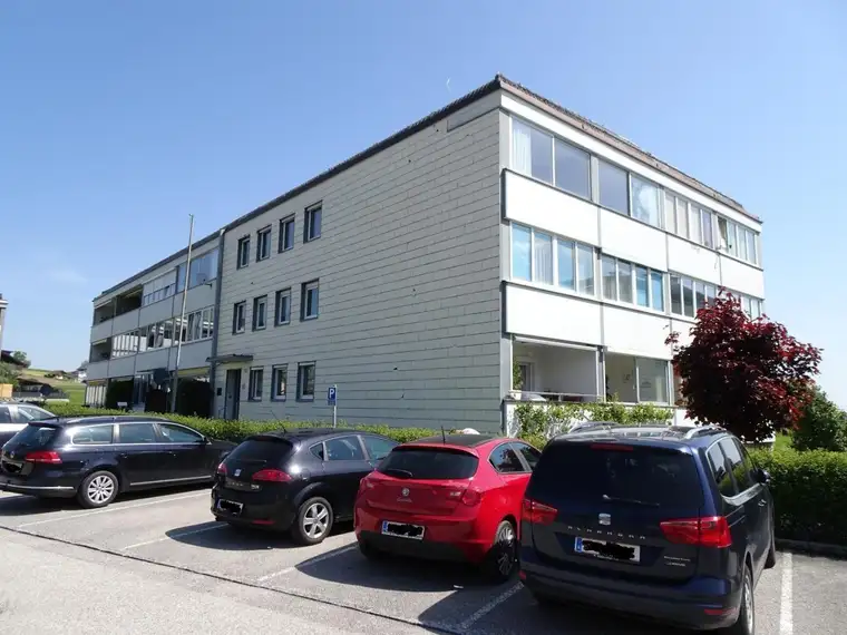 PINSDORF - Traunseerstraße! Ca. 58m², teilsanierte Wohnung im 1 Stock!