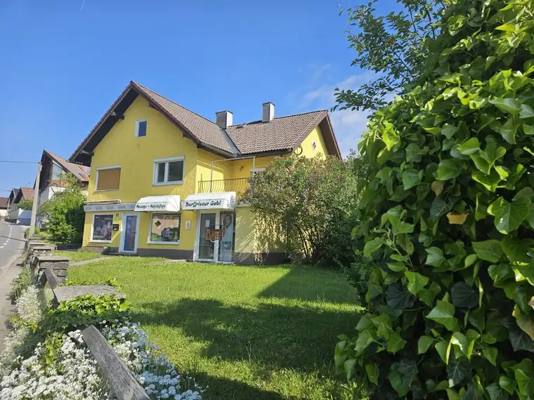 Pinsdorf Zentrum! Wohn- und Geschäftshaus mit Gebirgsblick!