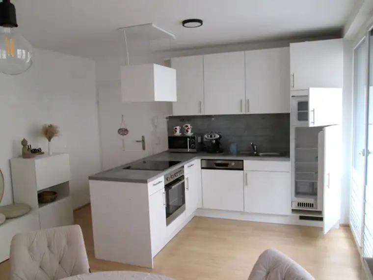 Modern Wohnen mit Balkon - Nähe U3 und Donaukanal! Möbliert mit Ablöse!